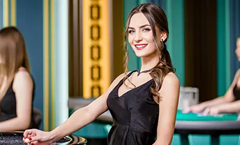 Bàn Blackjack trực tiếp với bài và dealer